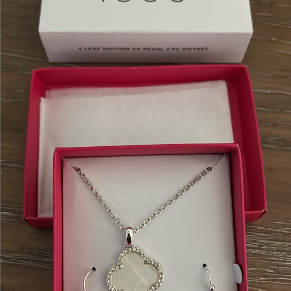 Avon Silver-Tone Mother of Pearl Clover Necklace